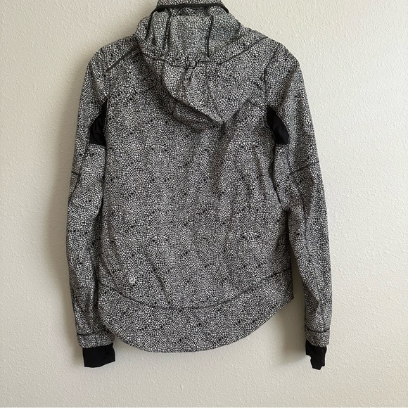 Lululemon hooded jacket, size 2 - Picture 14 of 15